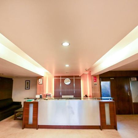 Lucky Hotel Goregaon Mumbai Eksteriør bilde