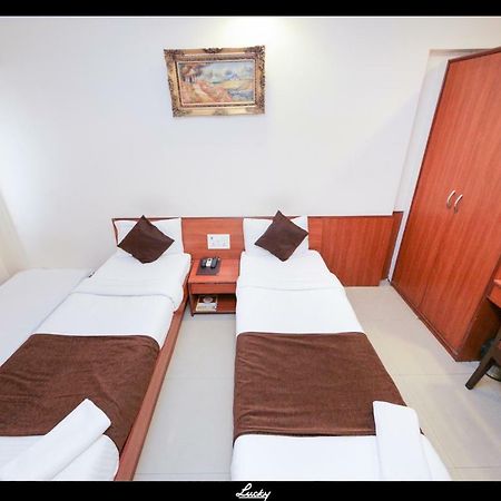 Lucky Hotel Goregaon Mumbai Eksteriør bilde