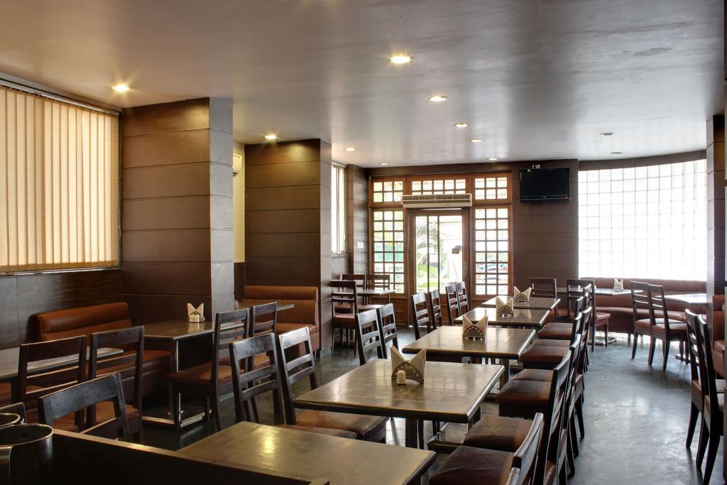 Lucky Hotel Goregaon Mumbai Eksteriør bilde