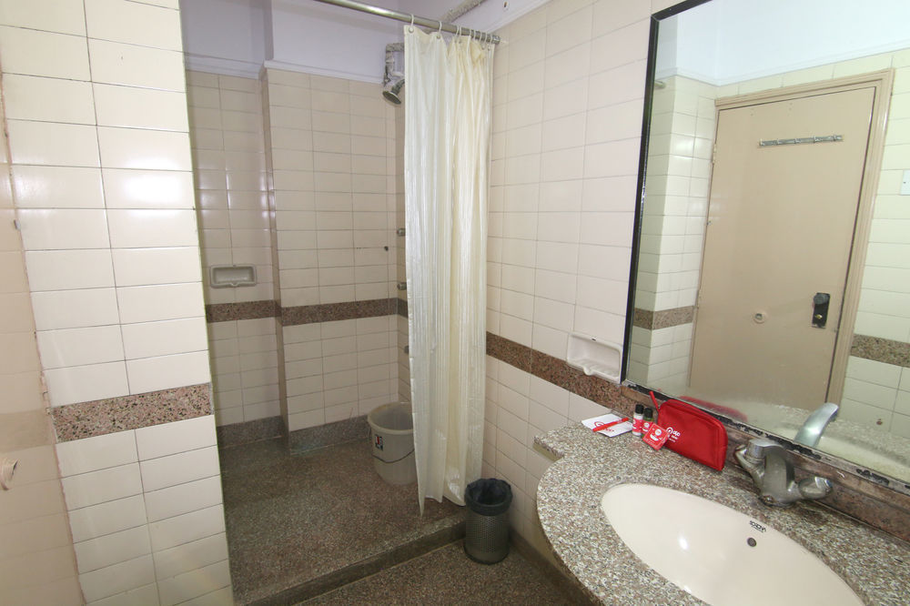 Lucky Hotel Goregaon Mumbai Eksteriør bilde
