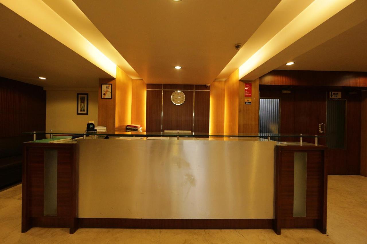 Lucky Hotel Goregaon Mumbai Eksteriør bilde