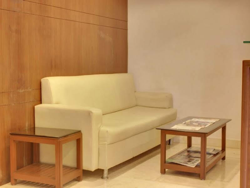 Lucky Hotel Goregaon Mumbai Eksteriør bilde