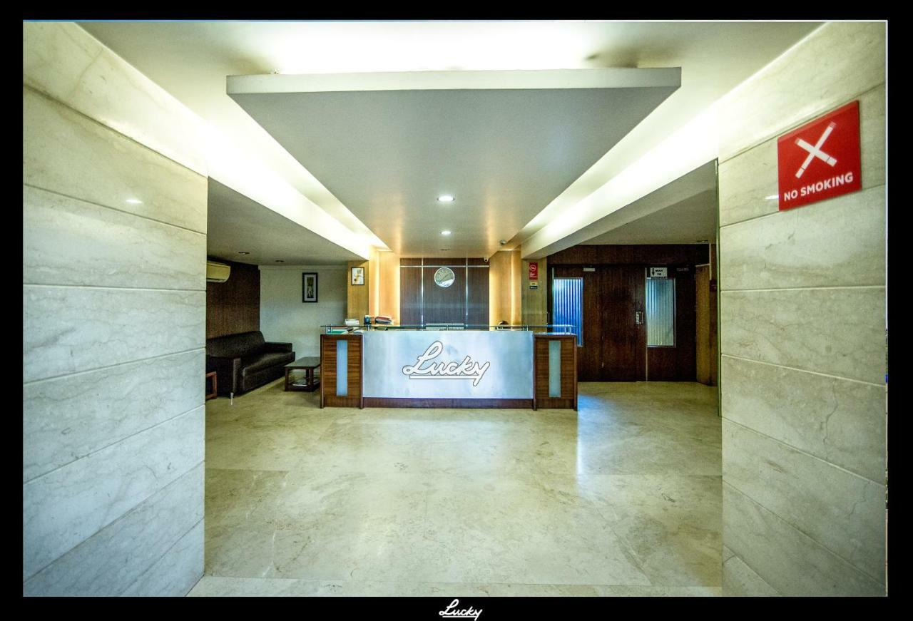 Lucky Hotel Goregaon Mumbai Eksteriør bilde