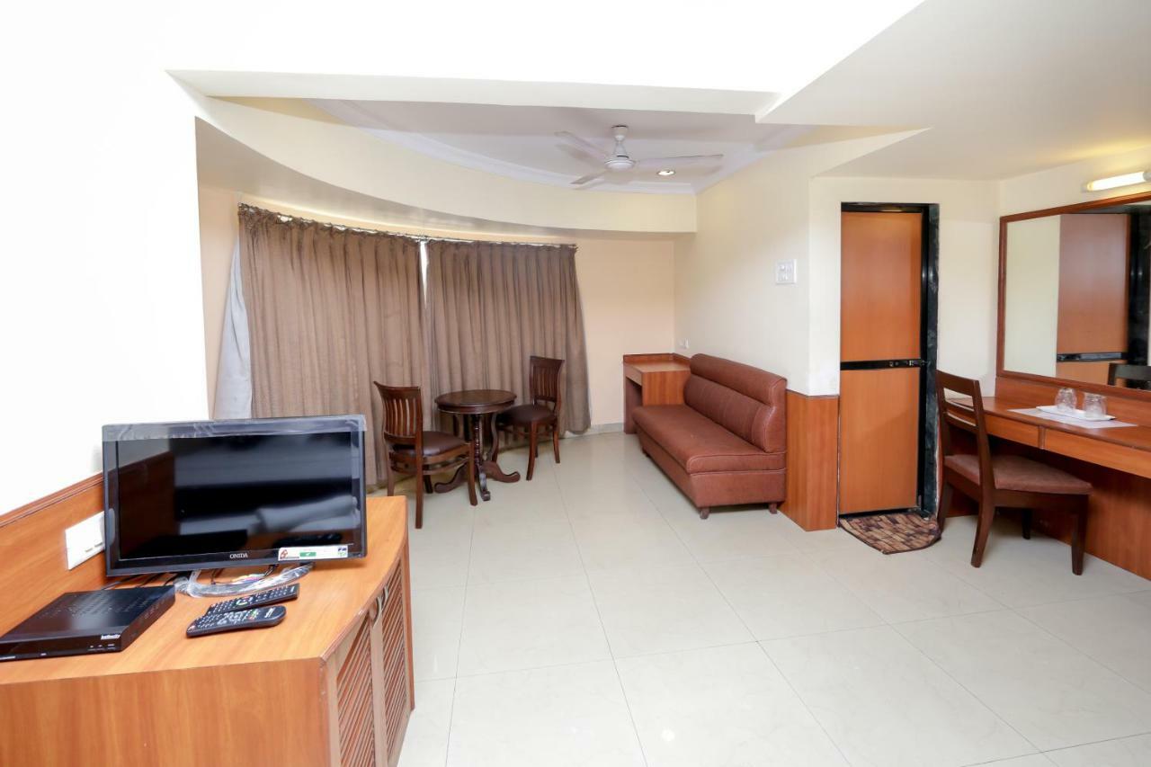 Lucky Hotel Goregaon Mumbai Eksteriør bilde
