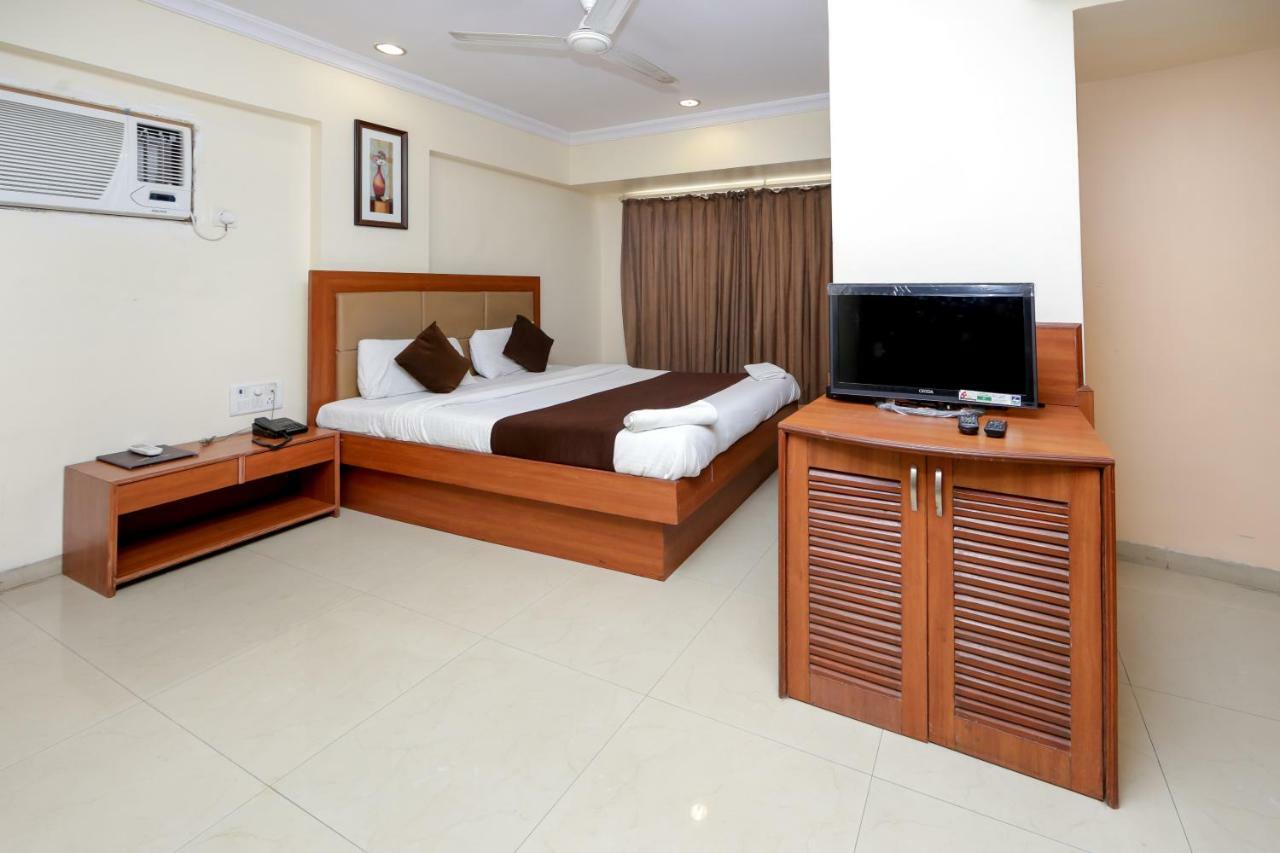Lucky Hotel Goregaon Mumbai Eksteriør bilde