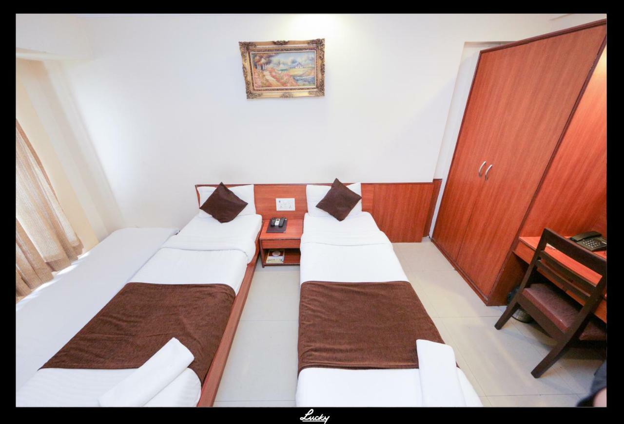 Lucky Hotel Goregaon Mumbai Eksteriør bilde