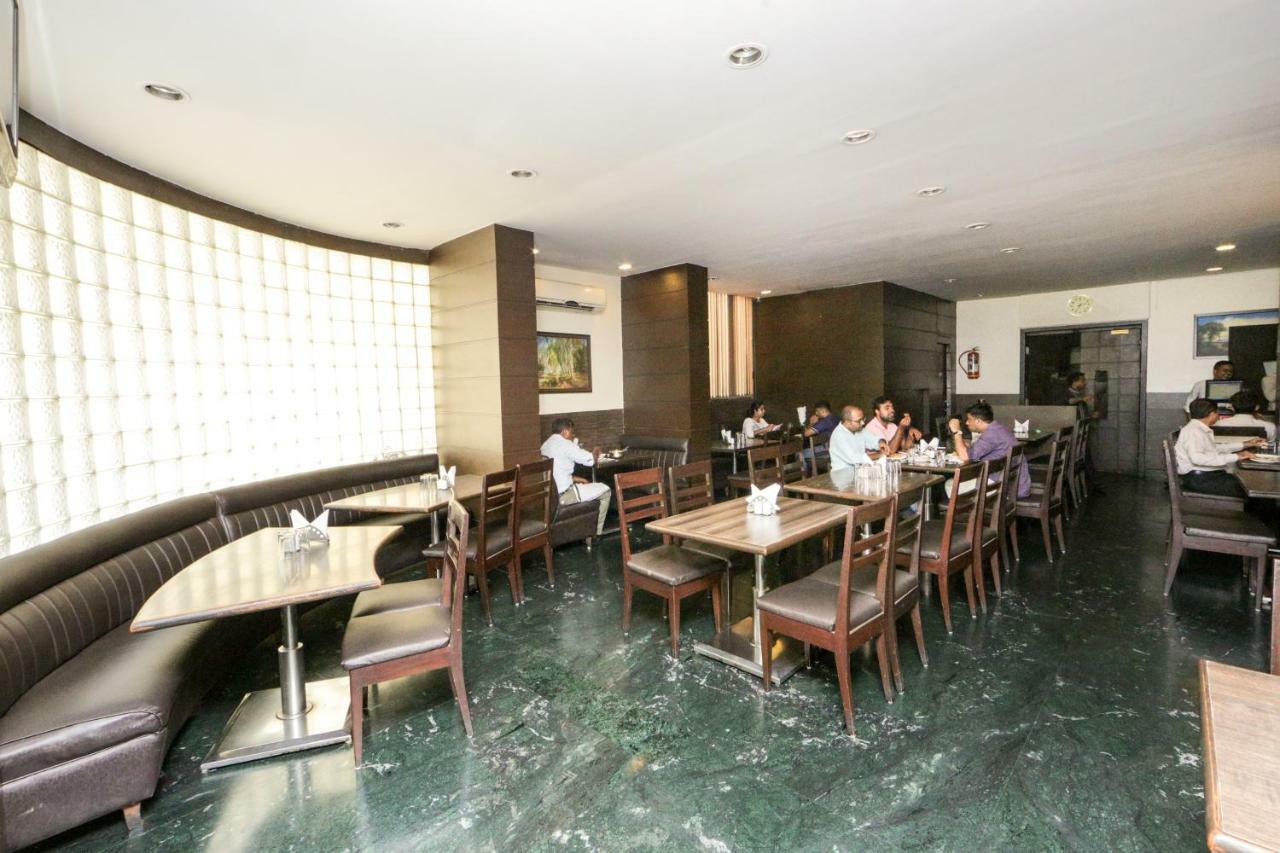 Lucky Hotel Goregaon Mumbai Eksteriør bilde