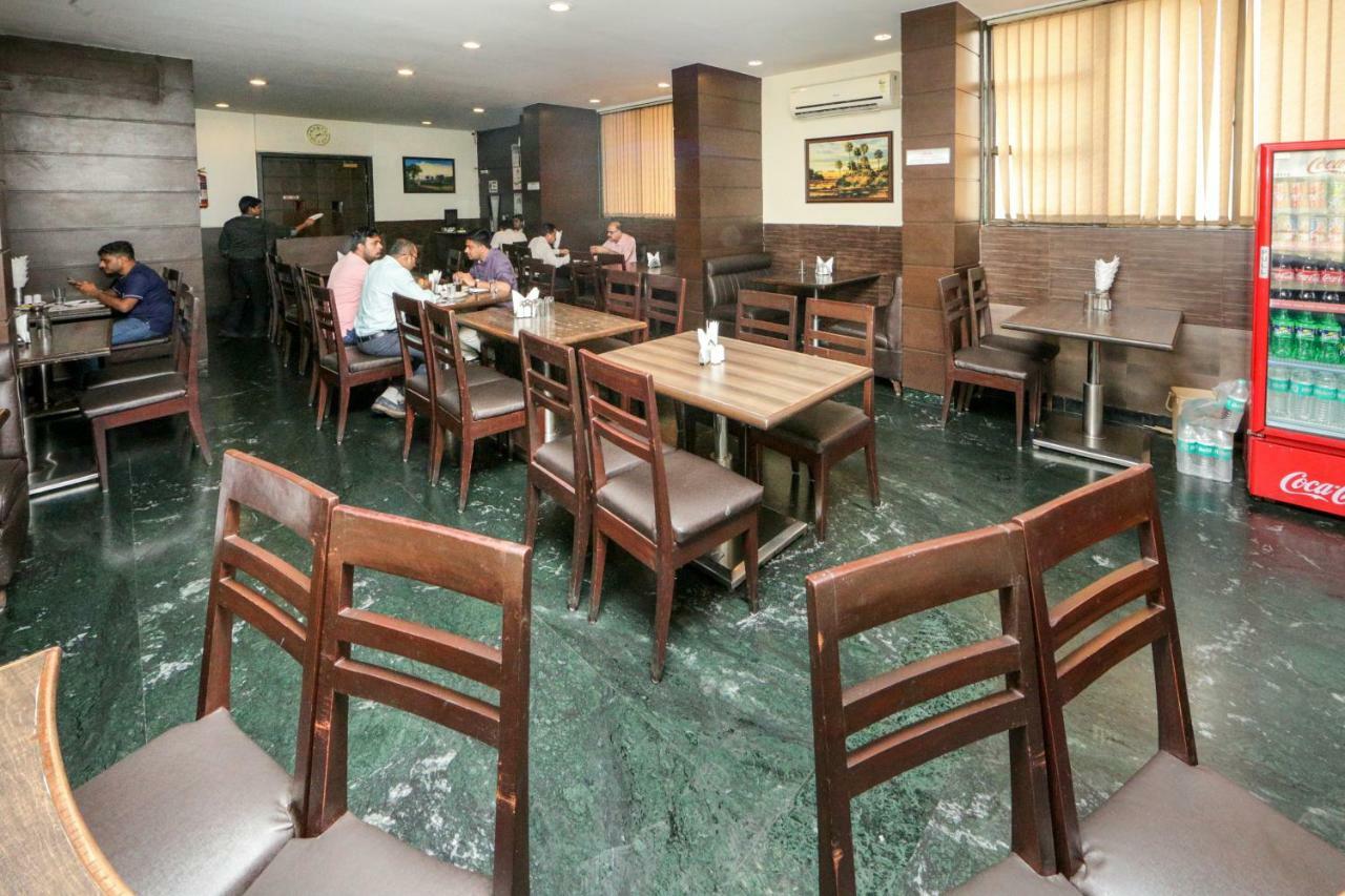 Lucky Hotel Goregaon Mumbai Eksteriør bilde