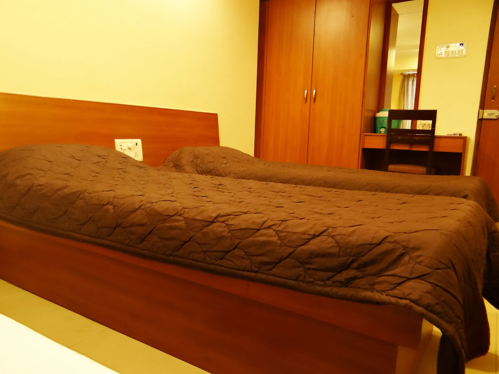 Lucky Hotel Goregaon Mumbai Eksteriør bilde