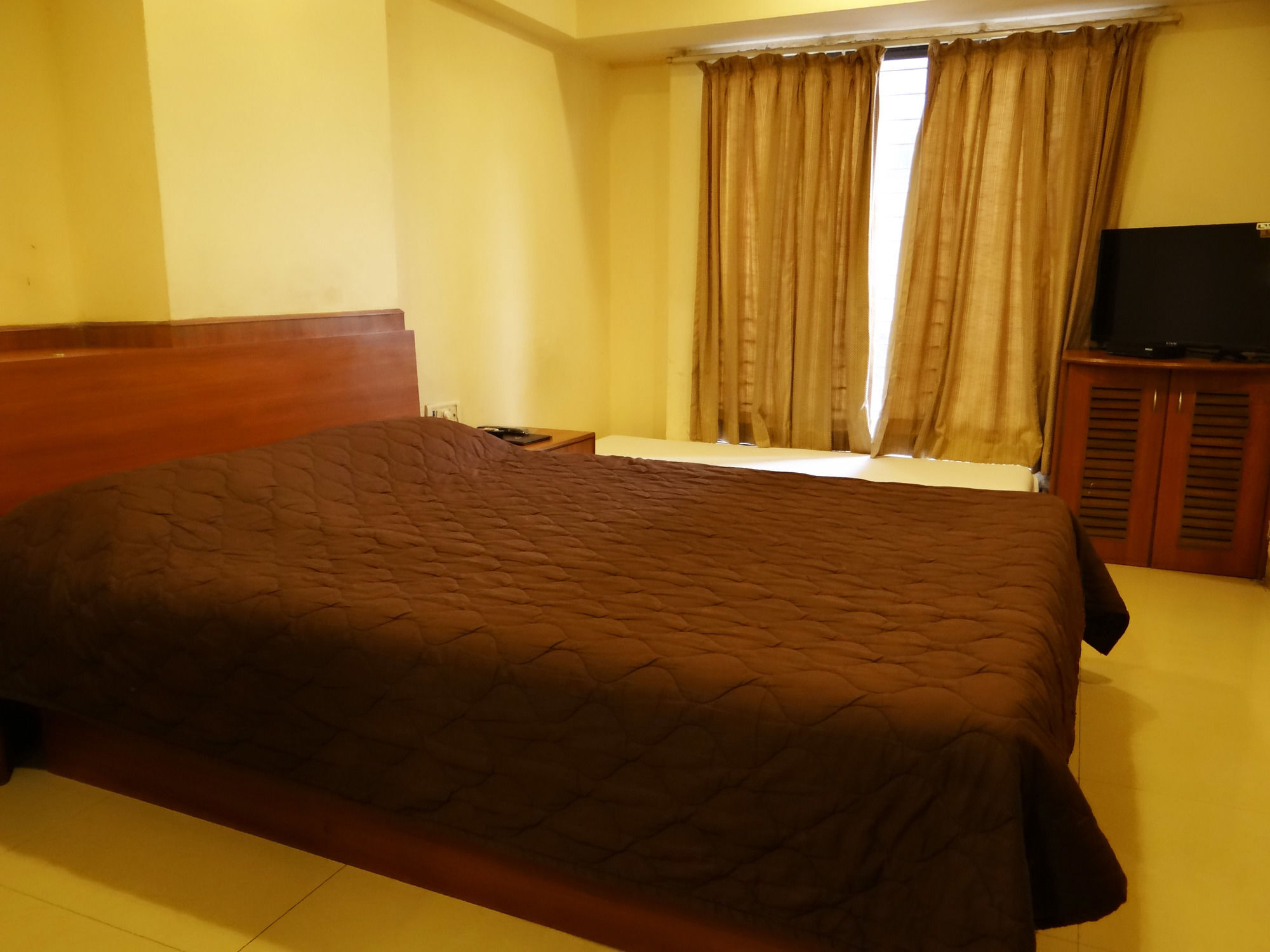 Lucky Hotel Goregaon Mumbai Eksteriør bilde