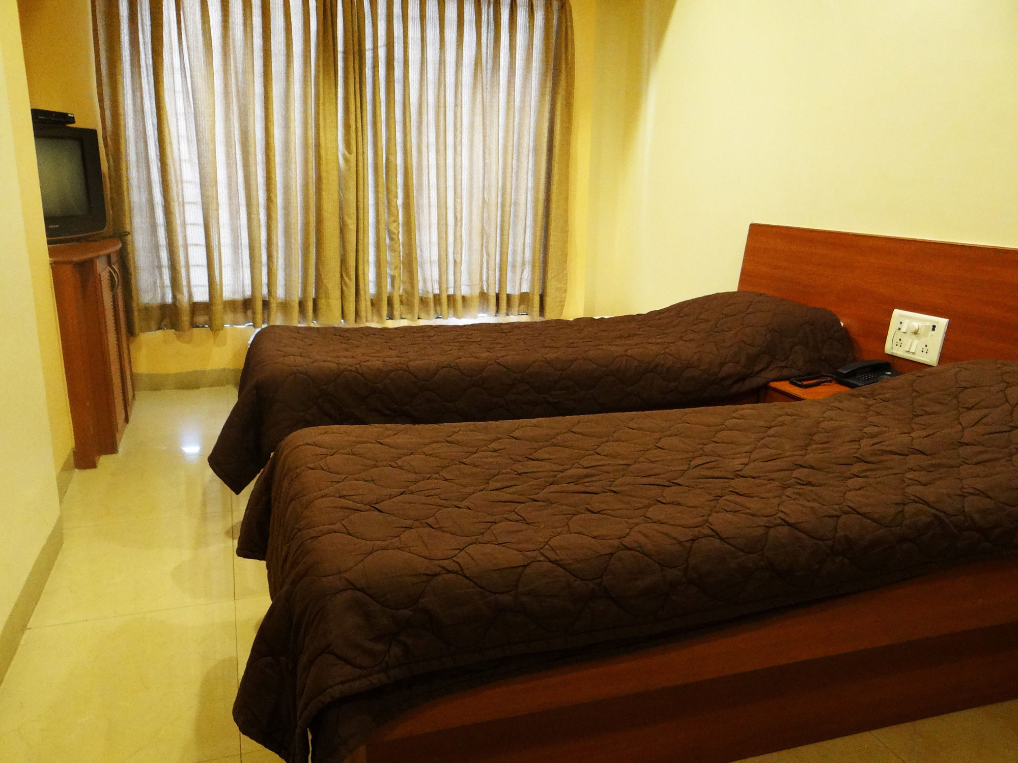 Lucky Hotel Goregaon Mumbai Eksteriør bilde