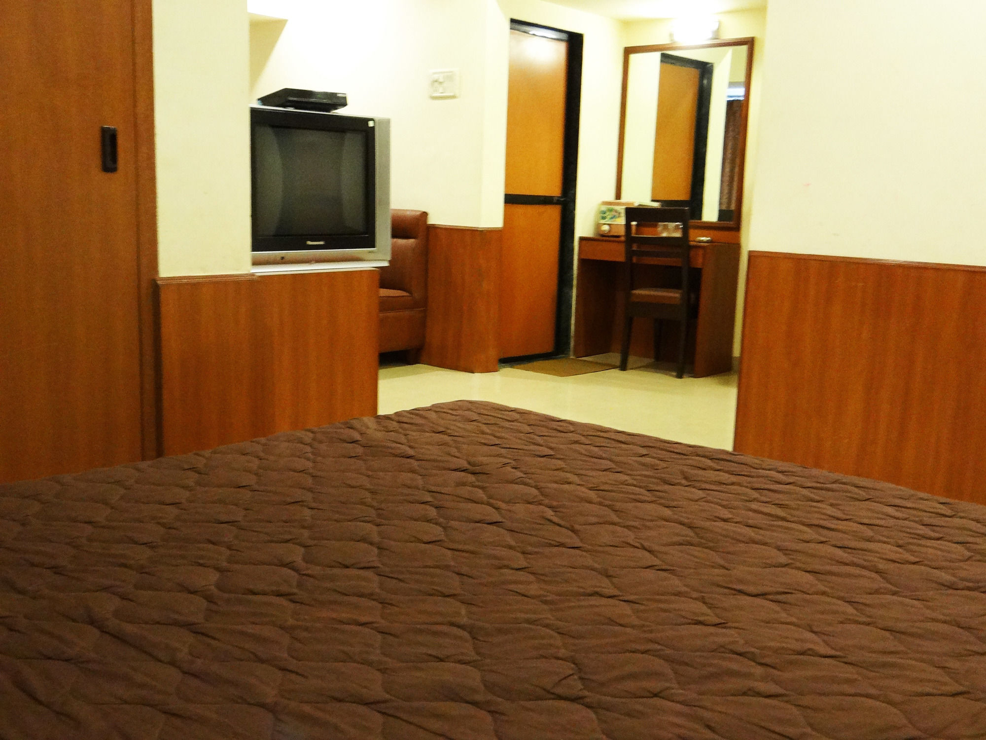 Lucky Hotel Goregaon Mumbai Eksteriør bilde