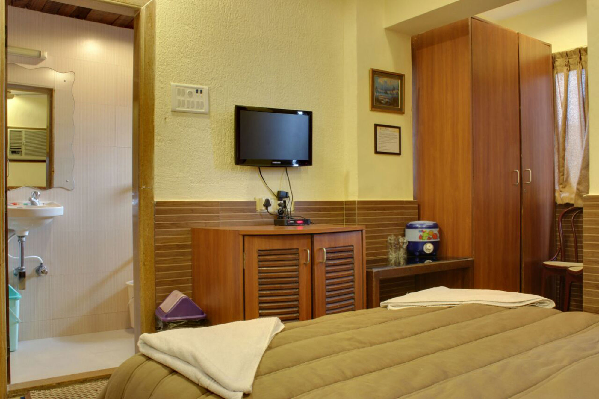 Lucky Hotel Goregaon Mumbai Eksteriør bilde