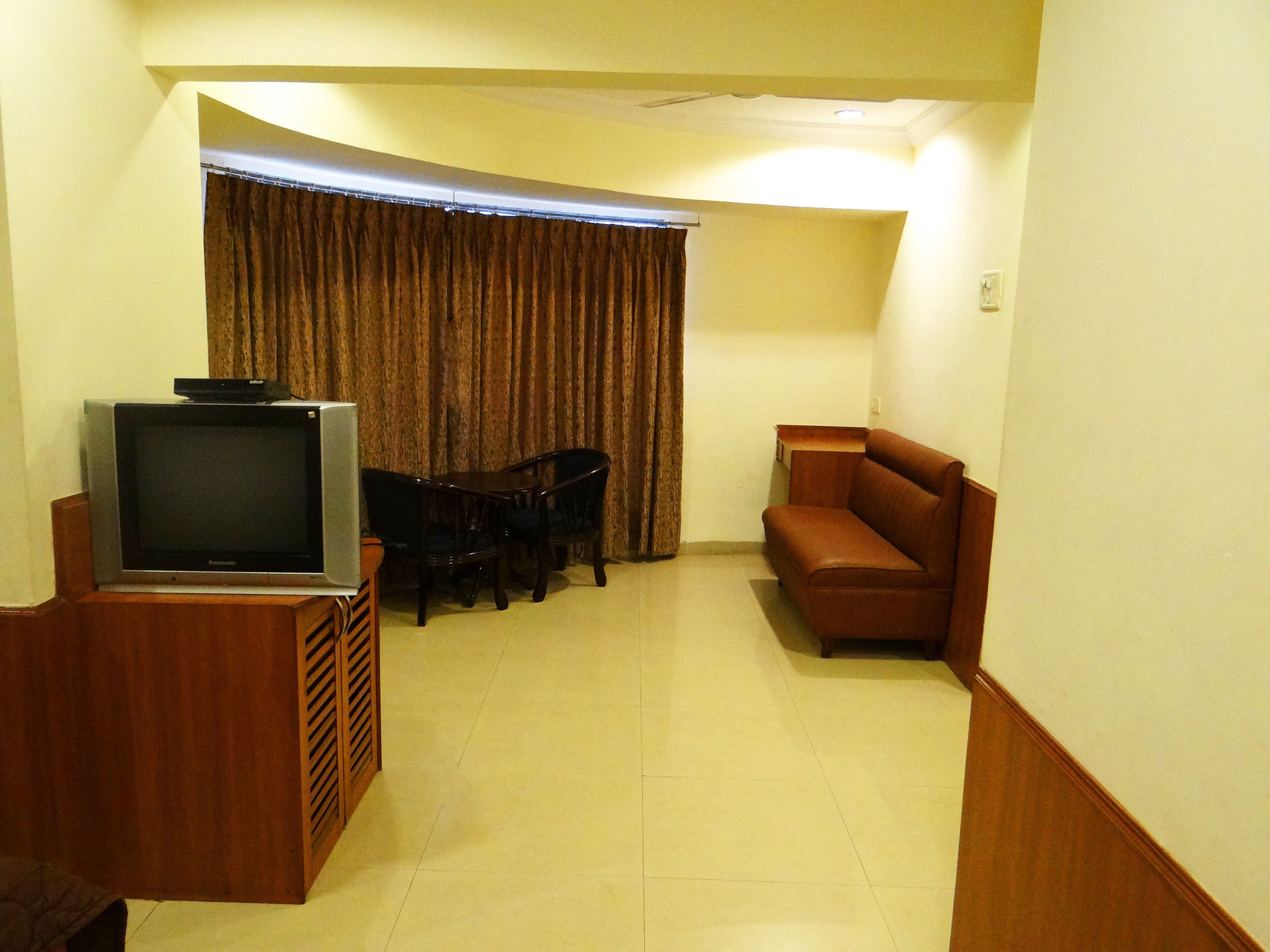 Lucky Hotel Goregaon Mumbai Eksteriør bilde